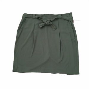 Liz Claiborne tie-waist skirt w/ pockets